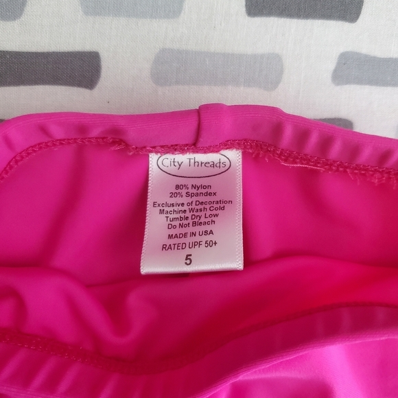 Tommy bahama Dont be koi swim set - Picture 2 of 4